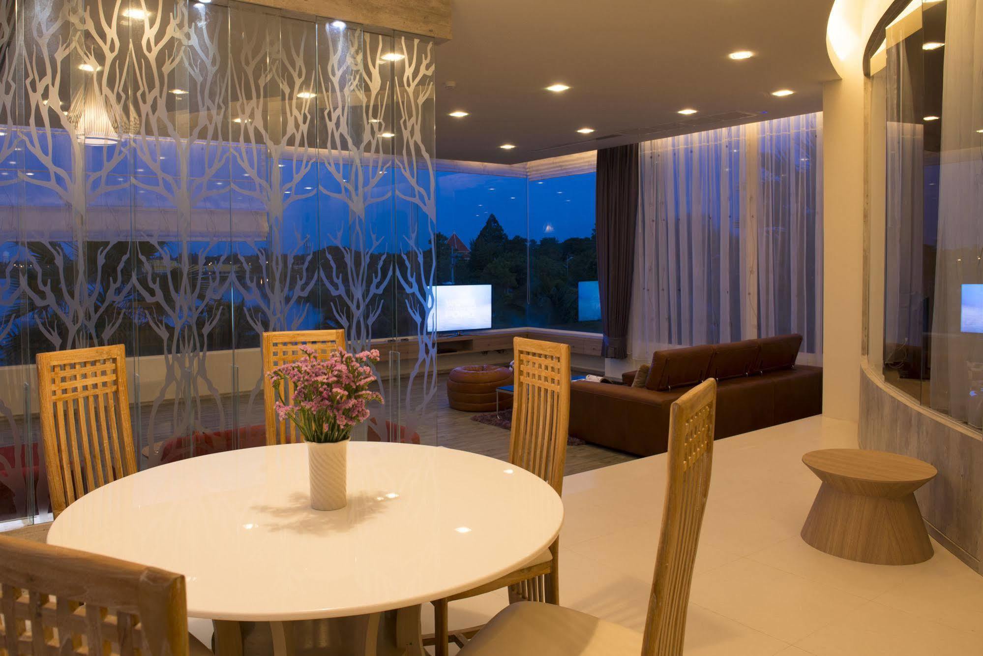 The Beverly Hills Hotel Nakhon Ratchasima Exterior photo